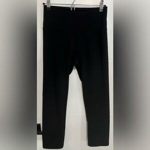 Old Navy Women’s Active Go-Dry Crops- Size Medium Tall